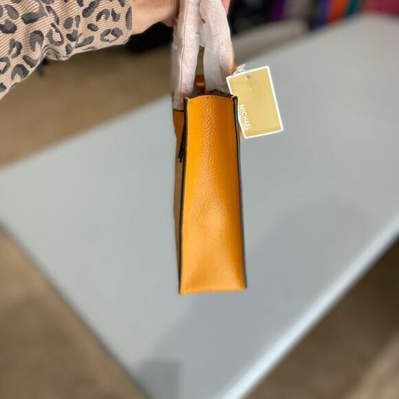 Michael Kors Mercer Honeycomb Gold Signature PVC  Crossbody bag - Picture 10 of 10